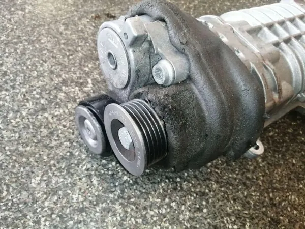 VW Veringscompressorbeugel OEM 03C145501E image 5