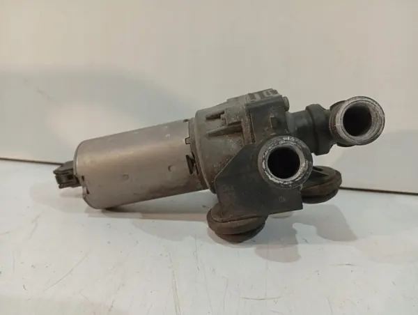 Pompe à eau BMW OEM 64118369806 - État utilisé image 2