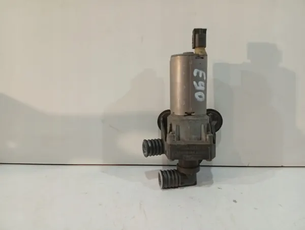 Pompe à eau BMW OEM 64118369806 - État utilisé image 4