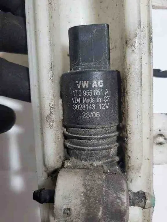 Pyyhkijäpumppu VW PASSAT B7 ALLTRACK 2E0955951 image 2