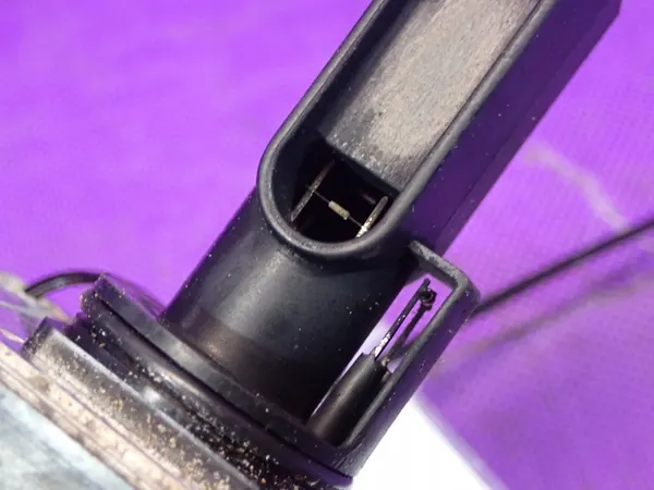 Luftmassenmesser AUDI A8 D3 02-05 4.0 TDI 057906461D image 4