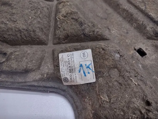 VW GOLF V Motorhauben-Isolierung 2004-2009 OEM 1K0863831C image 6