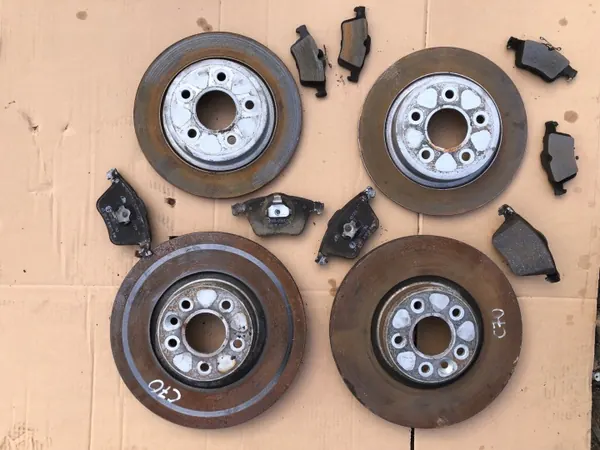Bremsscheiben und Beläge Set OEM VOLVO C70 II image 2