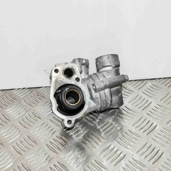 Carcasa de termostato Chevrolet Camaro 3.6 V6 2012-2015 OEM image 2