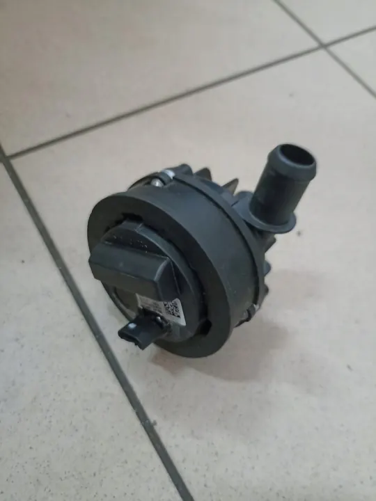Jeep Wrangler JL 4XE apujäähdytysnesteenpumppu OEM 68617741AA image 2