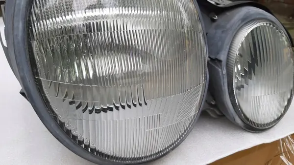 Rechter voorlicht Mercedes W210 image 9