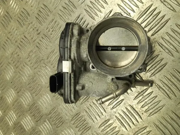 Soupape de papillon Toyota OEM 22030F2040 - Occasion image 2