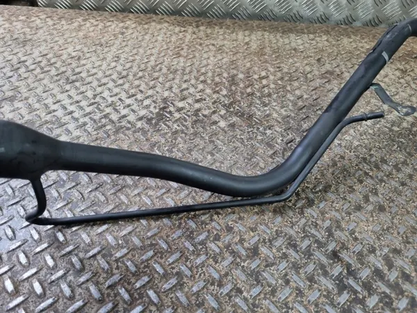 Dodge Charger 2021 Pescoço de Abastecimento OEM 68402927AD image 4