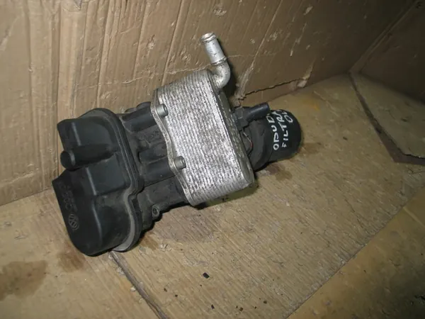 Oljefilterhus AUDI SEAT SKODA VW 06D115397G image 2