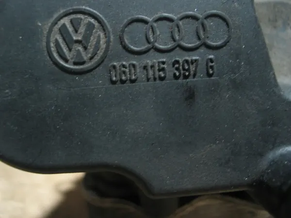 Oljefilterhus AUDI SEAT SKODA VW 06D115397G image 6