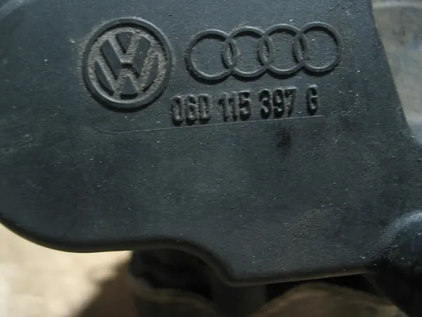 Oljefilterhus AUDI SEAT SKODA VW 06D115397G image 7