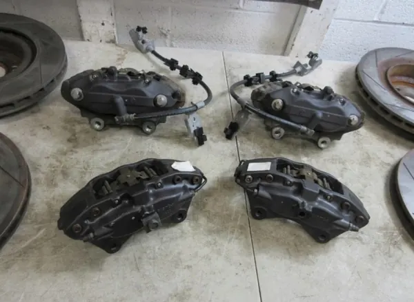 Kit Freins SRT-BREMBO64 Étriers & Disques Avant Arrière image 3