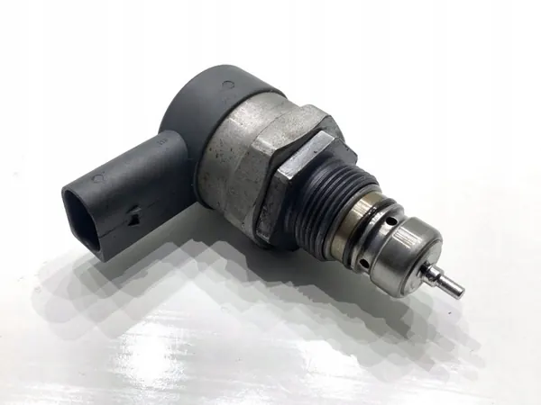 Régulateur Pression Carburant OEM 057130764AB VW Golf VII image 2