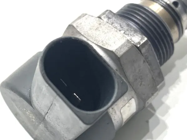 Régulateur Pression Carburant OEM 057130764AB VW Golf VII image 3