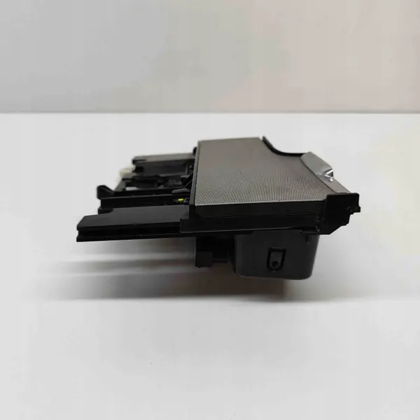 Volvo XC90 2020 middenconsole asbak OEM 31377379 image 3