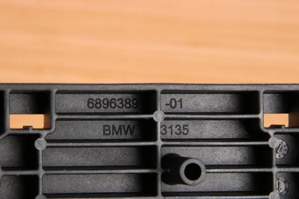 BMW OEM 6896389 Stabilisator-Halterung Vorne image 5