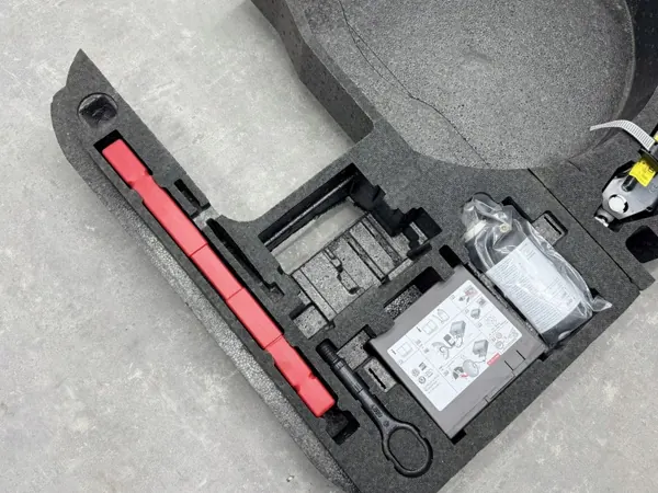 Styropor insert Audi TT 8J OEM CPS 8J0864501F image 6