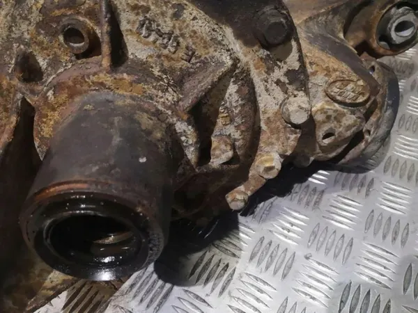 Rear Differential LAND ROVER DISCOVERY III E65441 image 3