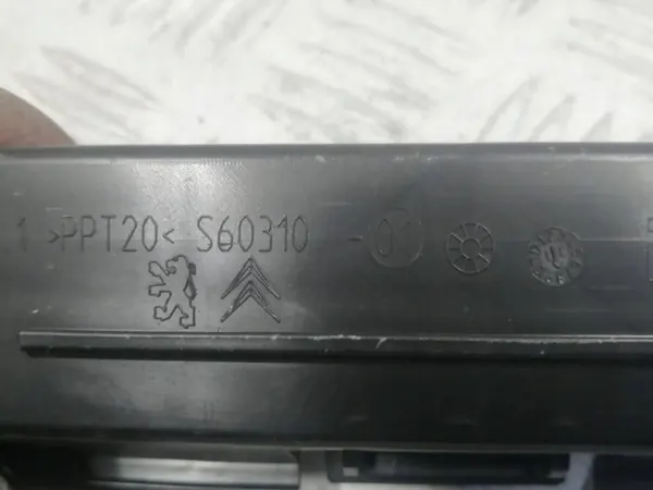 Bouchon de Filtre d'Habitacle Peugeot 3008 5008 image 5