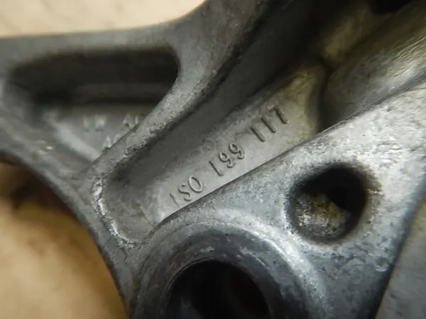 VW UP 1.0 MPI Vaihteiston Kiinnike OEM 1S0199117 image 4