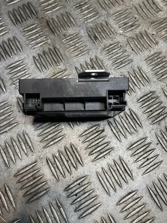 Mercedes-Benz C W204 Insprutningspumpsstyrenhet OEM 2215401601 image 3