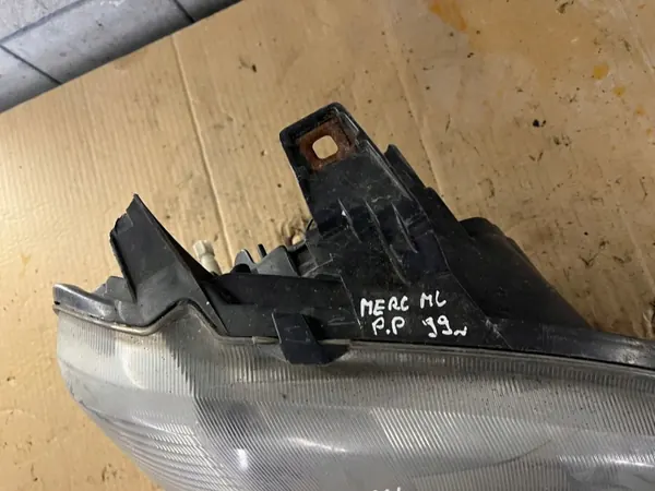 Mercedes ML Frontscheinwerfer rechts OEM ml p.p lampa - mefjuu image 4