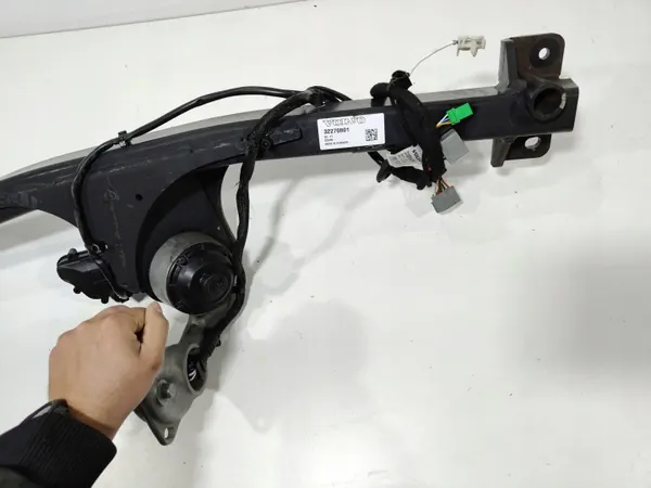 Volvo XC40 Peräkärrykoukku OEM 32270801 - Käytetty image 4