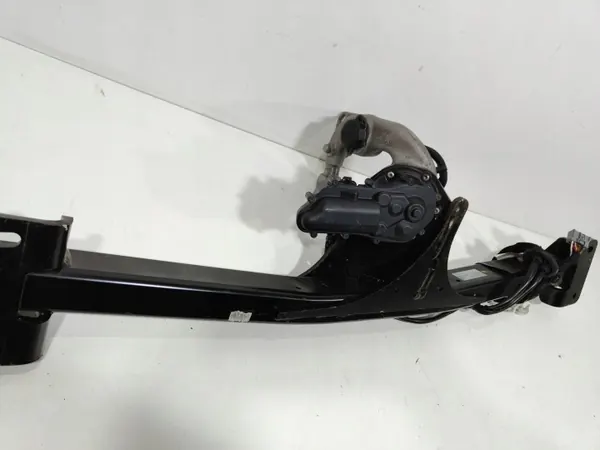 Volvo XC40 Peräkärrykoukku OEM 32270801 - Käytetty image 9