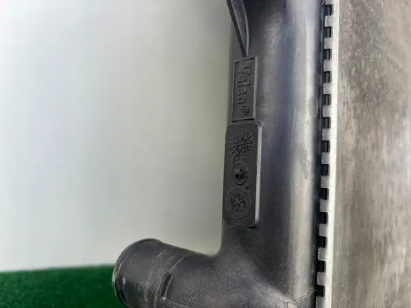 Radiador de agua Renault Megane 1 Dacia Sandero Logan image 3