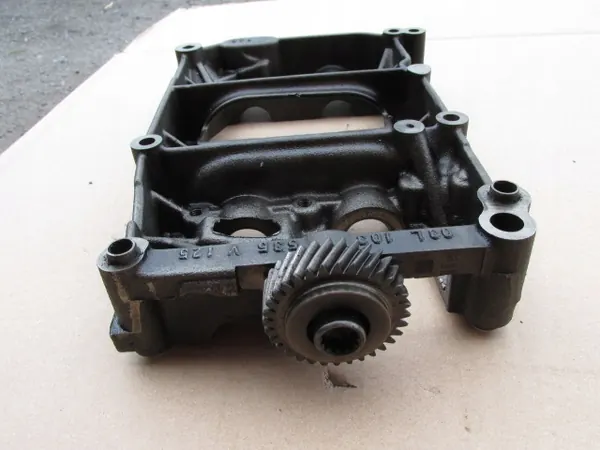 Audi Q5 Öljypumpun kansi OEM 03L103535V - Käytetty image 4