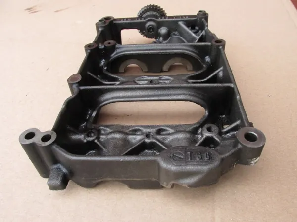 Audi Q5 Öljypumpun kansi OEM 03L103535V - Käytetty image 5