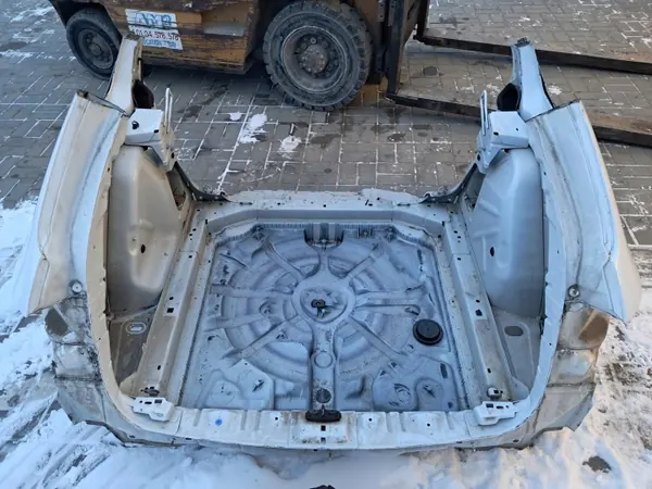 PEUGEOT 308 II T9 KOMBI SW takatavaratilan pohja OEM image 2
