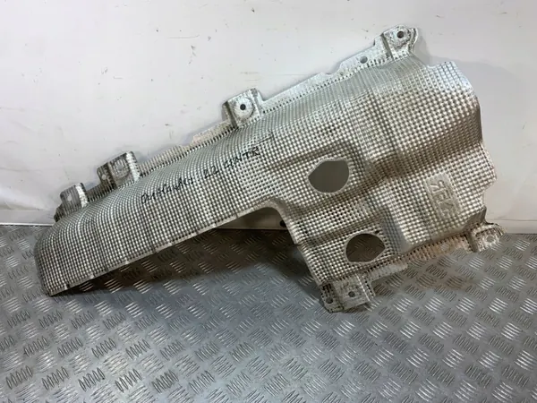 Escudo térmico escape Mitsubishi Outlander IV OEM FBZ27476 image 2