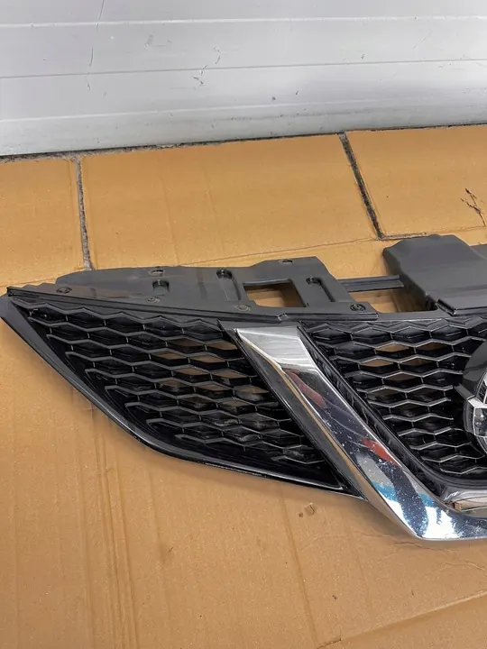 Nissan Qashqai II J11 13-17 Front Grill A0855479 image 3