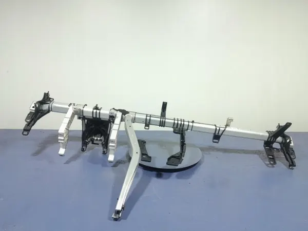 Mercedes GLA W156 Mittariston Kehys OEM A1766801055 image 2