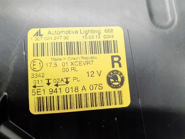 FARO XENON DIREITO SKODA OCTAVIA III 12-16 image 10