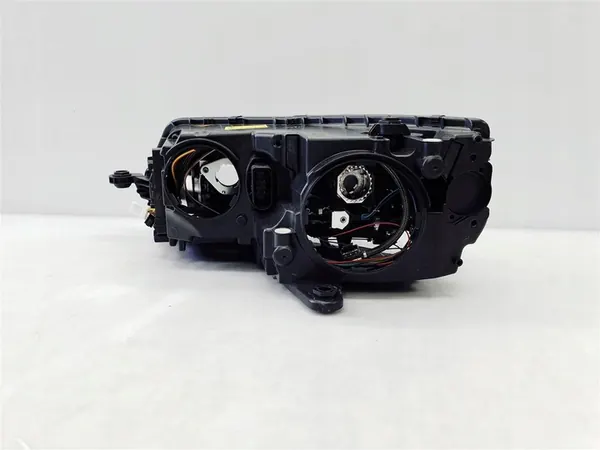 FARO XENON DIREITO SKODA OCTAVIA III 12-16 image 6