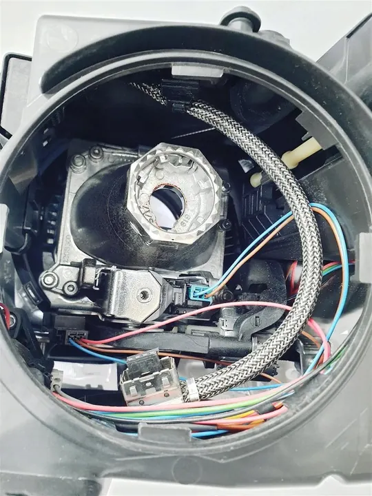 FARO XENON DIREITO SKODA OCTAVIA III 12-16 image 9