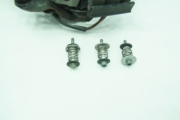 Bomba suspensão ar Bentley OE 3D0616005K - Usado image 3