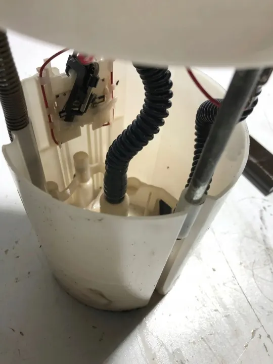 Bränslepump OEM 31321094 för Volvo S60 V60 V40 II image 3