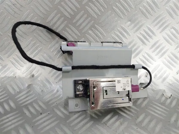 OEM LJ6T-19K351-BB Navigointiantenni Ford Kuga III:lle image 2