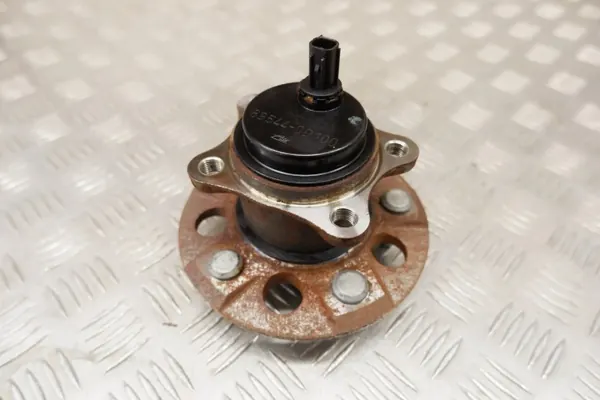 Toyota Yaris Cross Achterbeugel OEM 89544-0D100 image 2