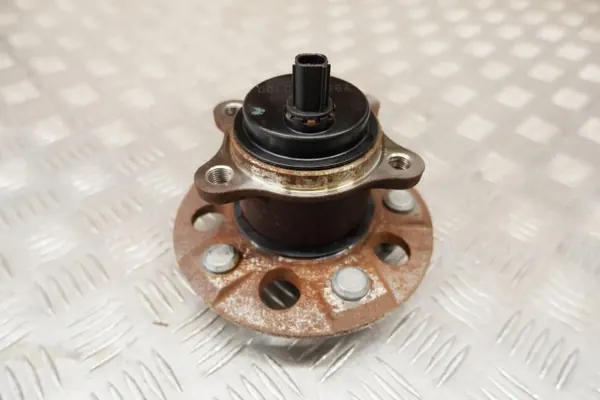 Toyota Yaris Cross Achterbeugel OEM 89544-0D100 image 4