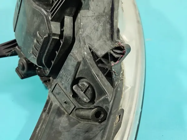 Vasen ajovalaisin Ford Mondeo MK4 07-10 image 10