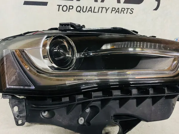 AUDI A4 B8 8K0 Faro Bi-Xenón Derecho image 4