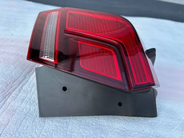 VW TIGUAN ALLSPACE 17- Luz Trasera Izquierda image 4