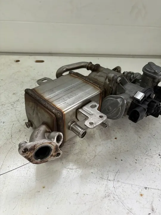 EGR Venttiili Pakokaasun Jäähdytin MAN TGE VW Crafter II image 2