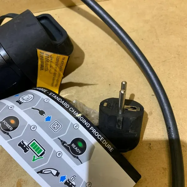 Câble de charge Renault OE 296909329R E-Tech Hybride image 4