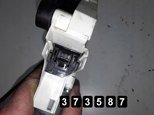 Audi A4 Fönsterregulator OEM AM-373587 Begagnad image 3