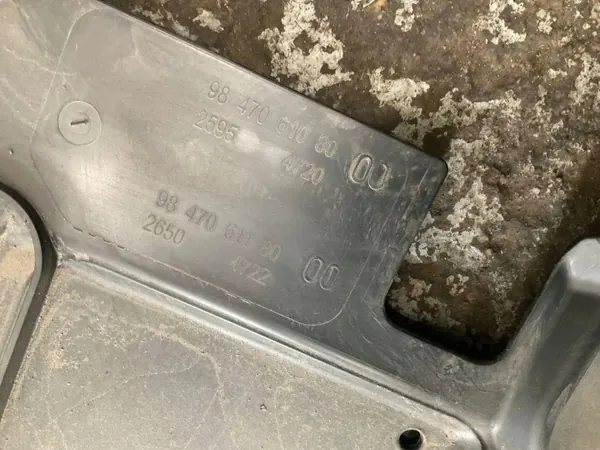 Moottorikansi OEM 9847061080 Citroën C4 III:lle image 4